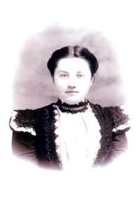 Arlie Wells, age 12 (about 1895). She died of a throat infection four years later.